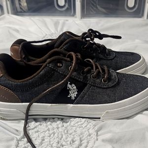 Size 5 youth/mens boat shoes